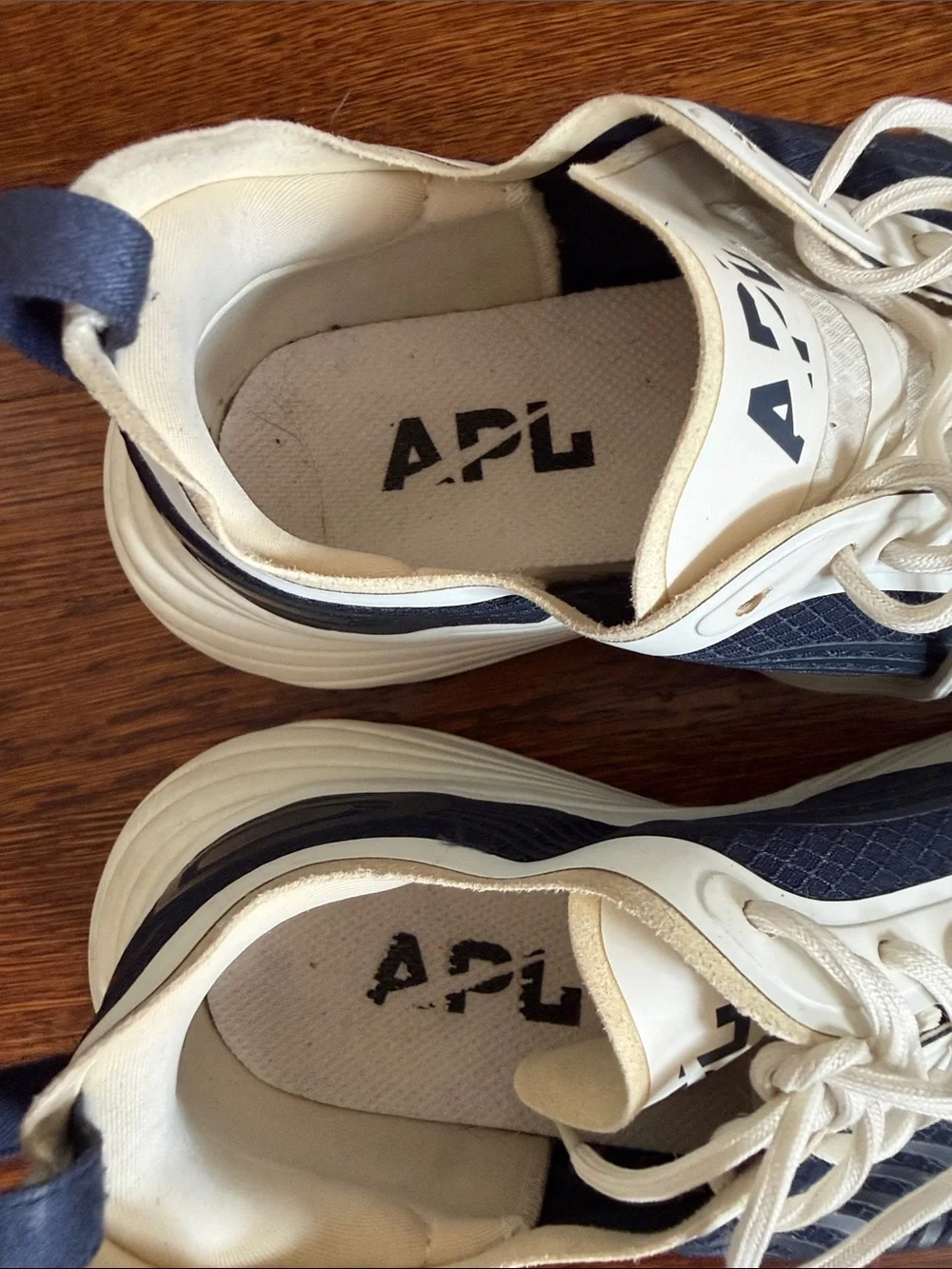 APL streamline running shoes
